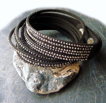 Armband schwarzes Velourleder Kristall Jet-Hematite