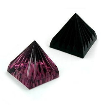 Set Tischdekoration 28x30mm 3 kleine Pyramiden aus Glas 2x schwarz 1x lila