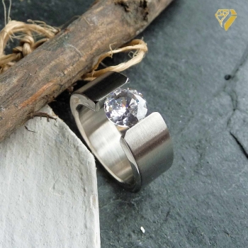 Ring Edelstahl mit Zirkonia 7mm